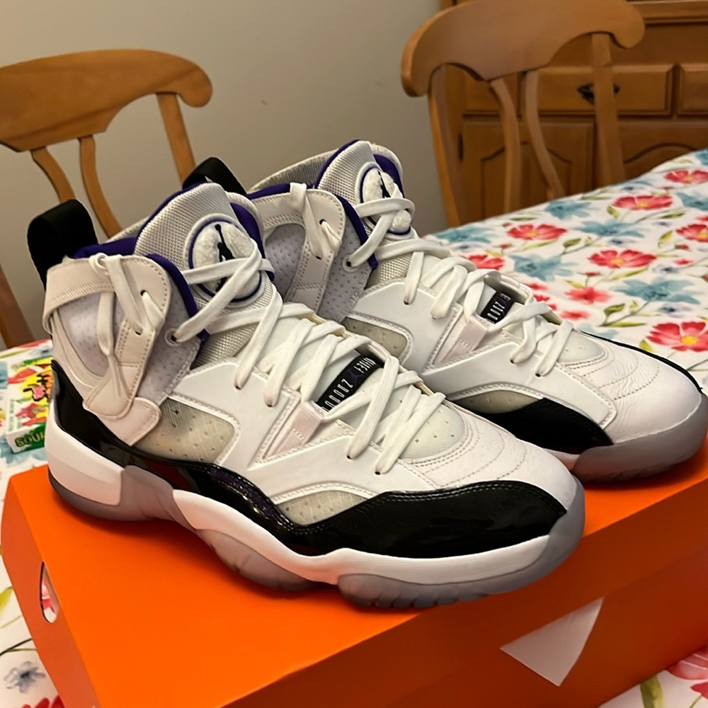 Jordan Jumpman Two Trey Concord